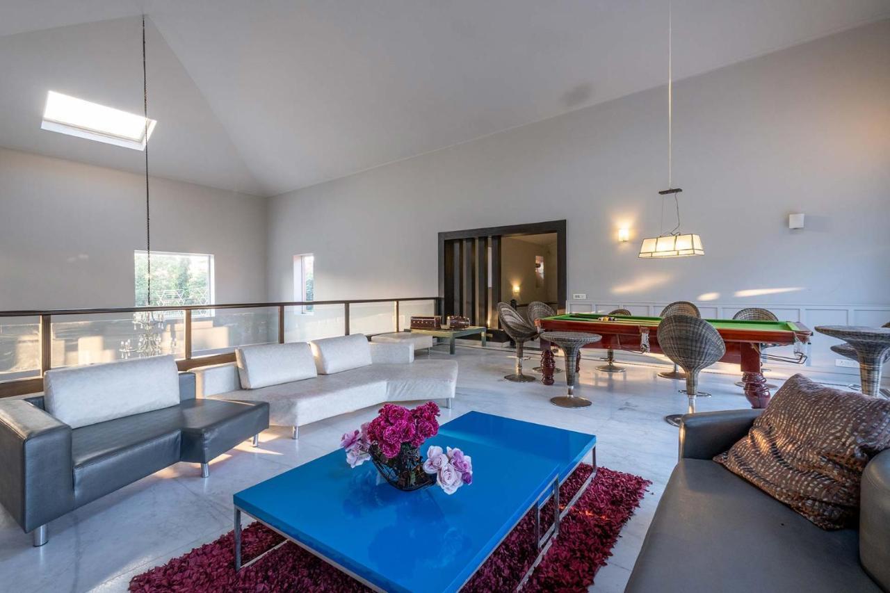 Stayvista At The Banyan Abode With Pool Table, Pet Friendly & Outdoor Pool Manesar Exterior foto