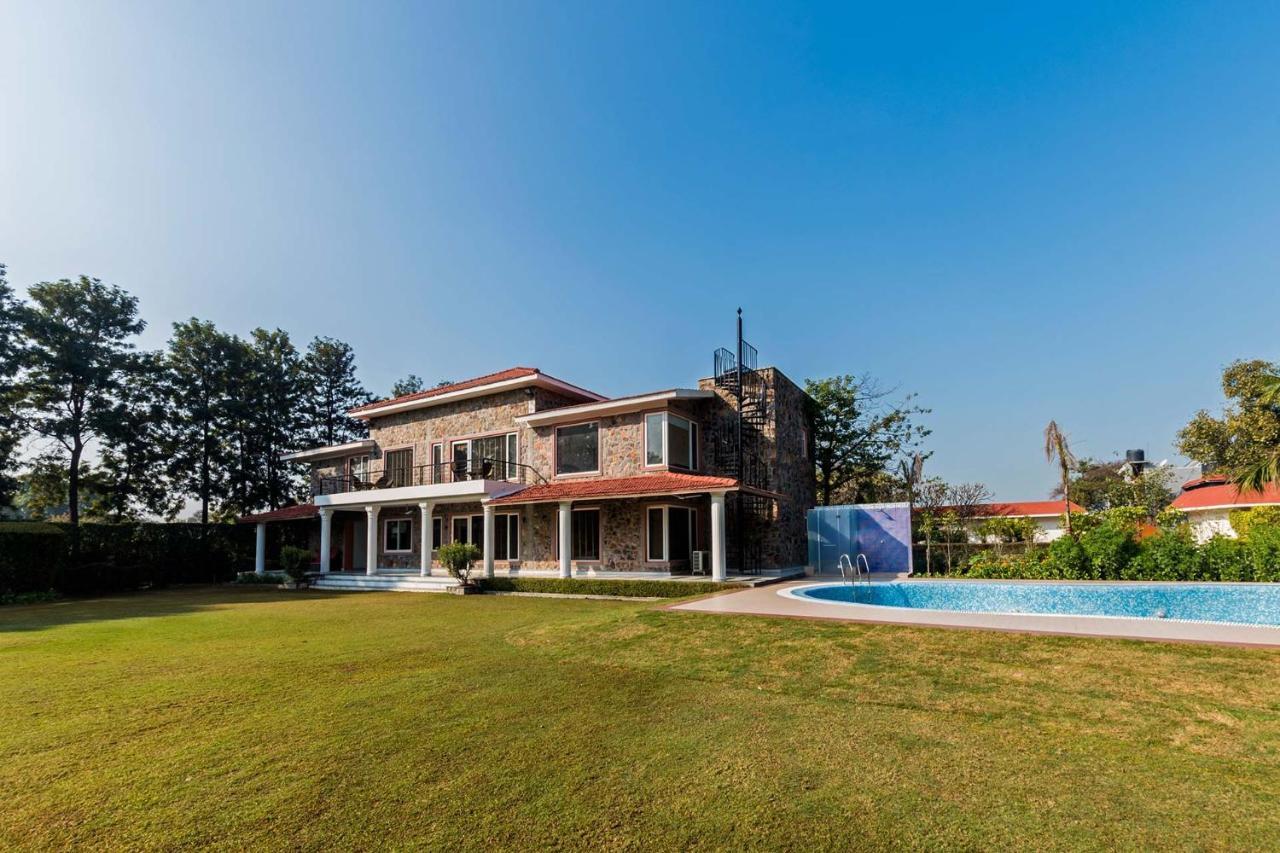 Stayvista At The Banyan Abode With Pool Table, Pet Friendly & Outdoor Pool Manesar Exterior foto